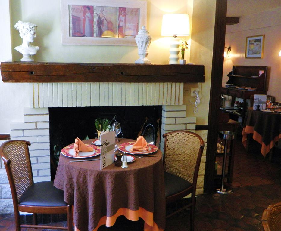 Hotel Restaurant Le Cygne Conches-en-Ouche エクステリア 写真