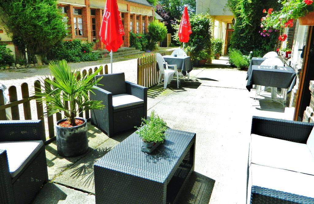 Hotel Restaurant Le Cygne Conches-en-Ouche エクステリア 写真