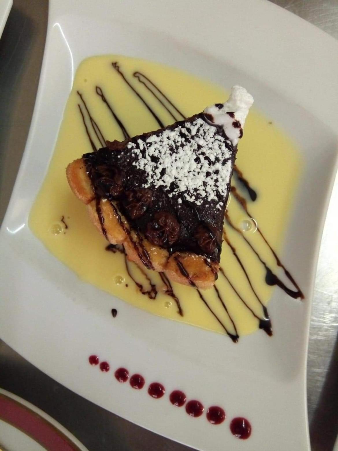 Hotel Restaurant Le Cygne Conches-en-Ouche エクステリア 写真