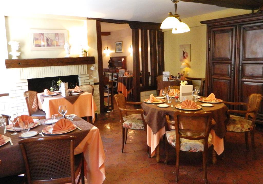 Hotel Restaurant Le Cygne Conches-en-Ouche エクステリア 写真