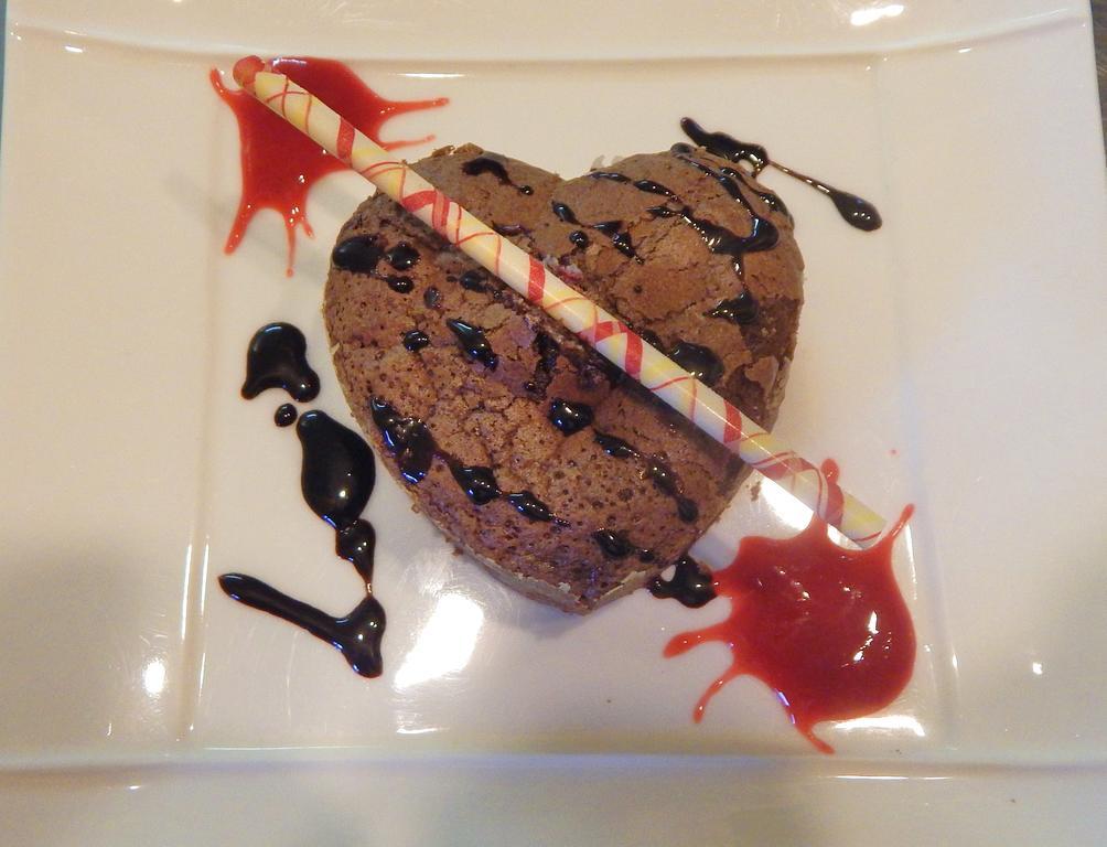 Hotel Restaurant Le Cygne Conches-en-Ouche エクステリア 写真