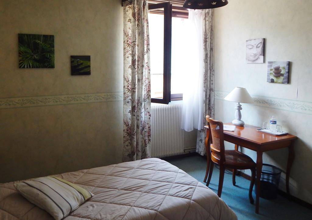 Hotel Restaurant Le Cygne Conches-en-Ouche エクステリア 写真