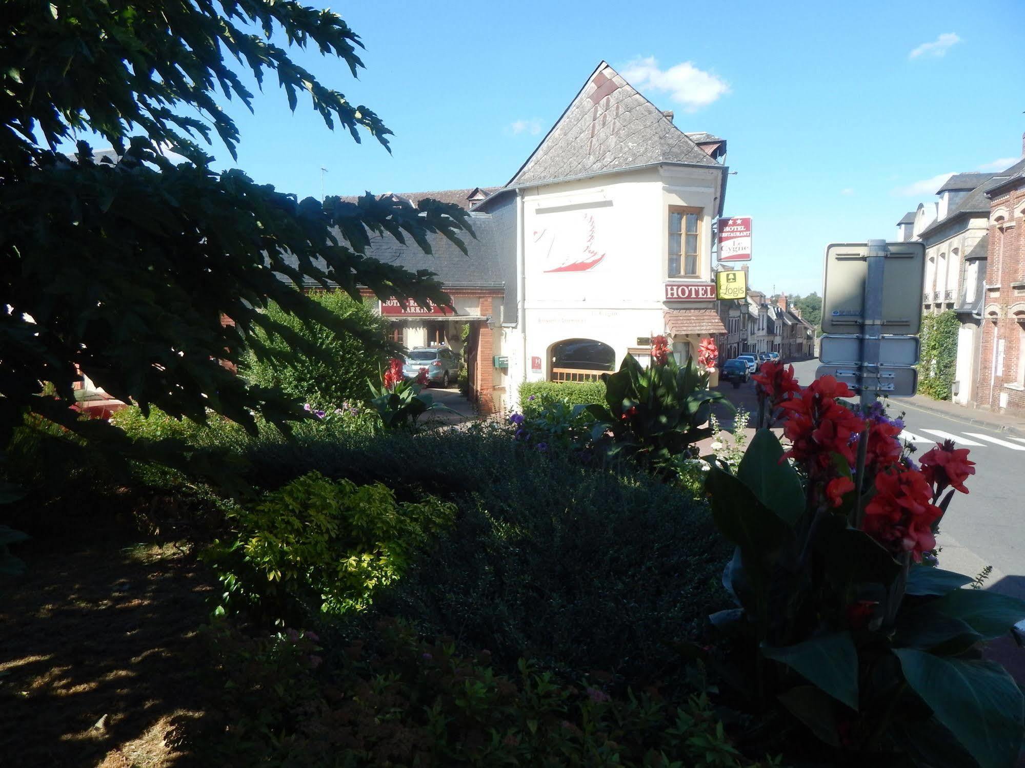 Hotel Restaurant Le Cygne Conches-en-Ouche エクステリア 写真